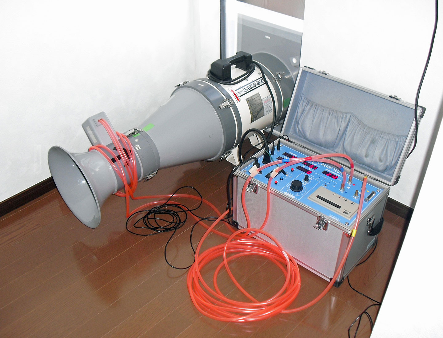 全棟気密検査　C値 0.5㎠/㎡ 